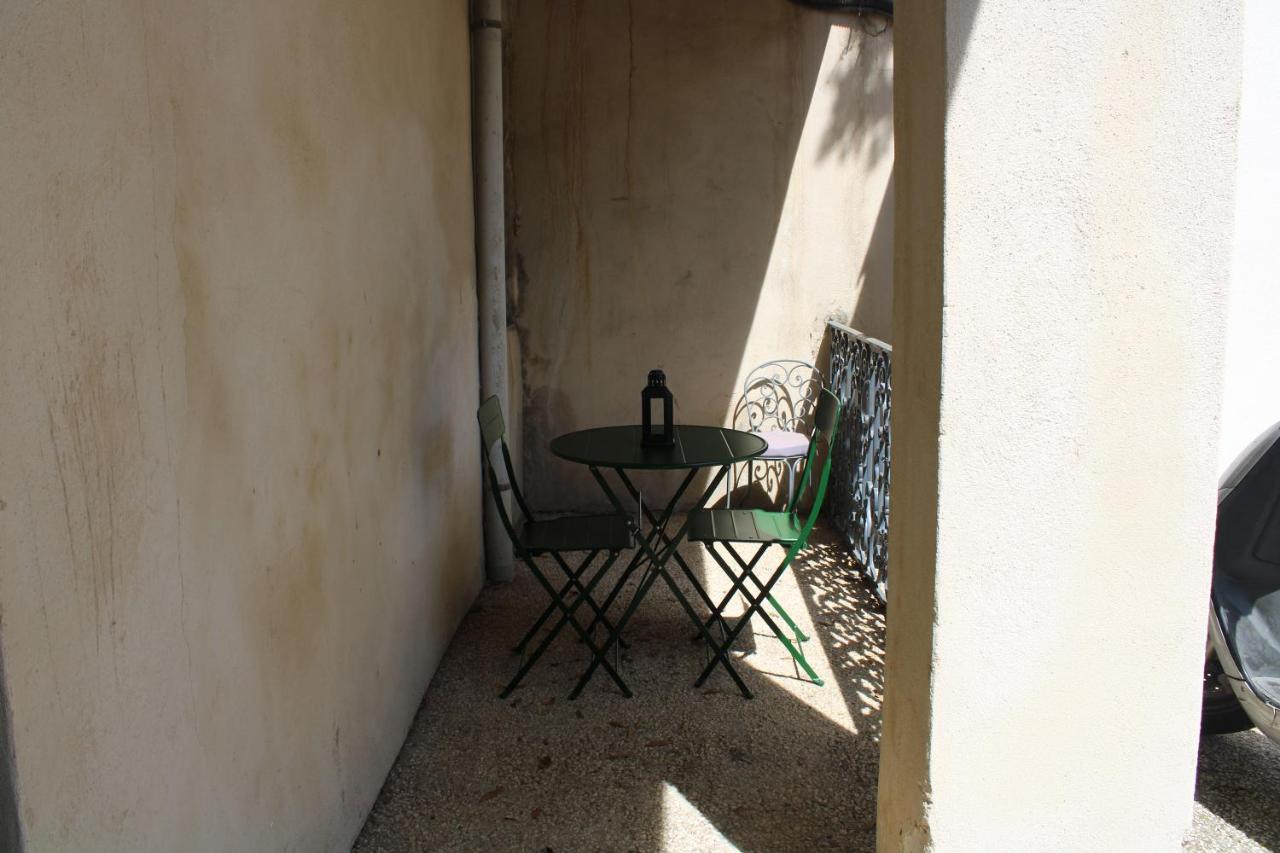 Agréable appartement P2 Centre ville au calme. Nîmes Extérieur photo