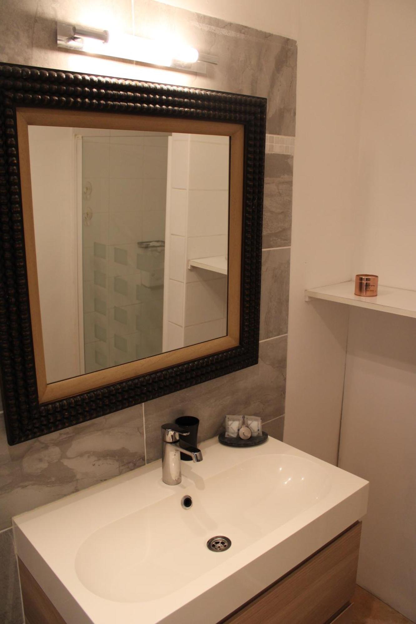 Agréable appartement P2 Centre ville au calme. Nîmes Extérieur photo
